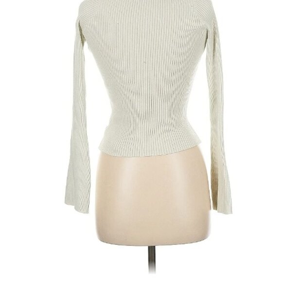 Cloth women's cream long sleeve blouse, pullover, flared at wrists, Medium. - Picture 2 of 9